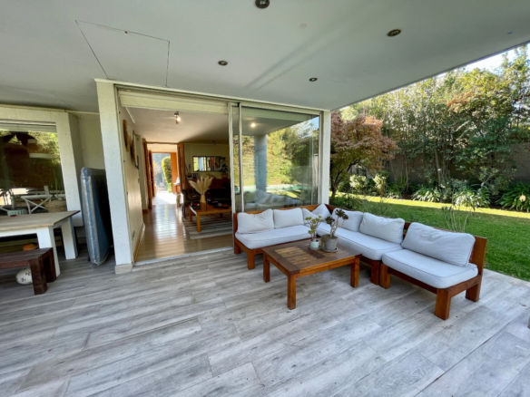 Casa Amplia con Jardín y Piscina