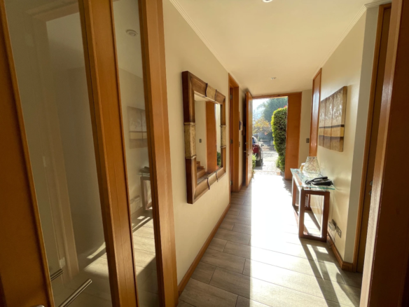 Casa Amplia con Jardín y Piscina