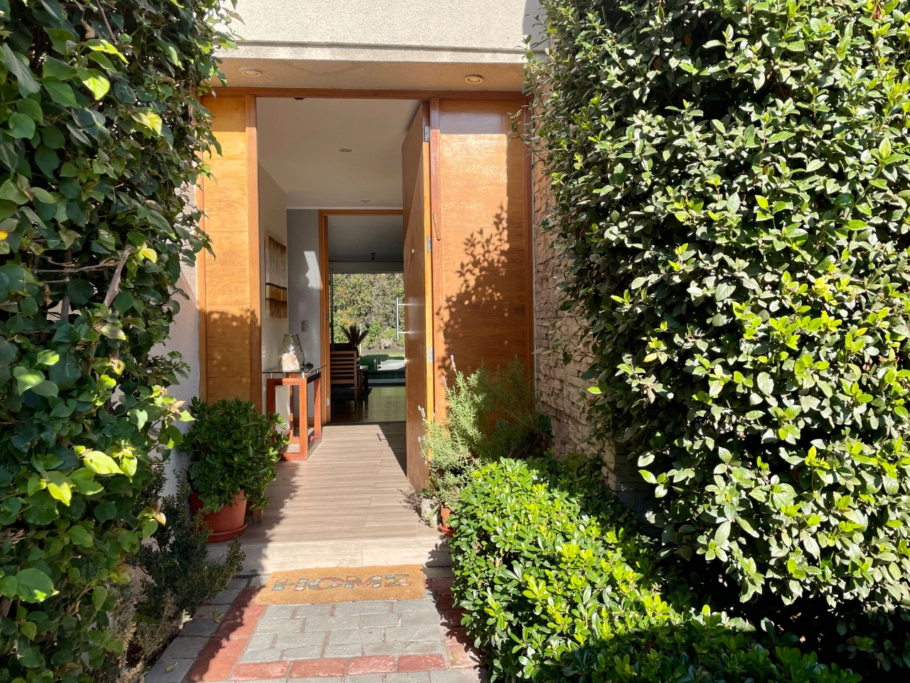 Casa Amplia con Jardín y Piscina