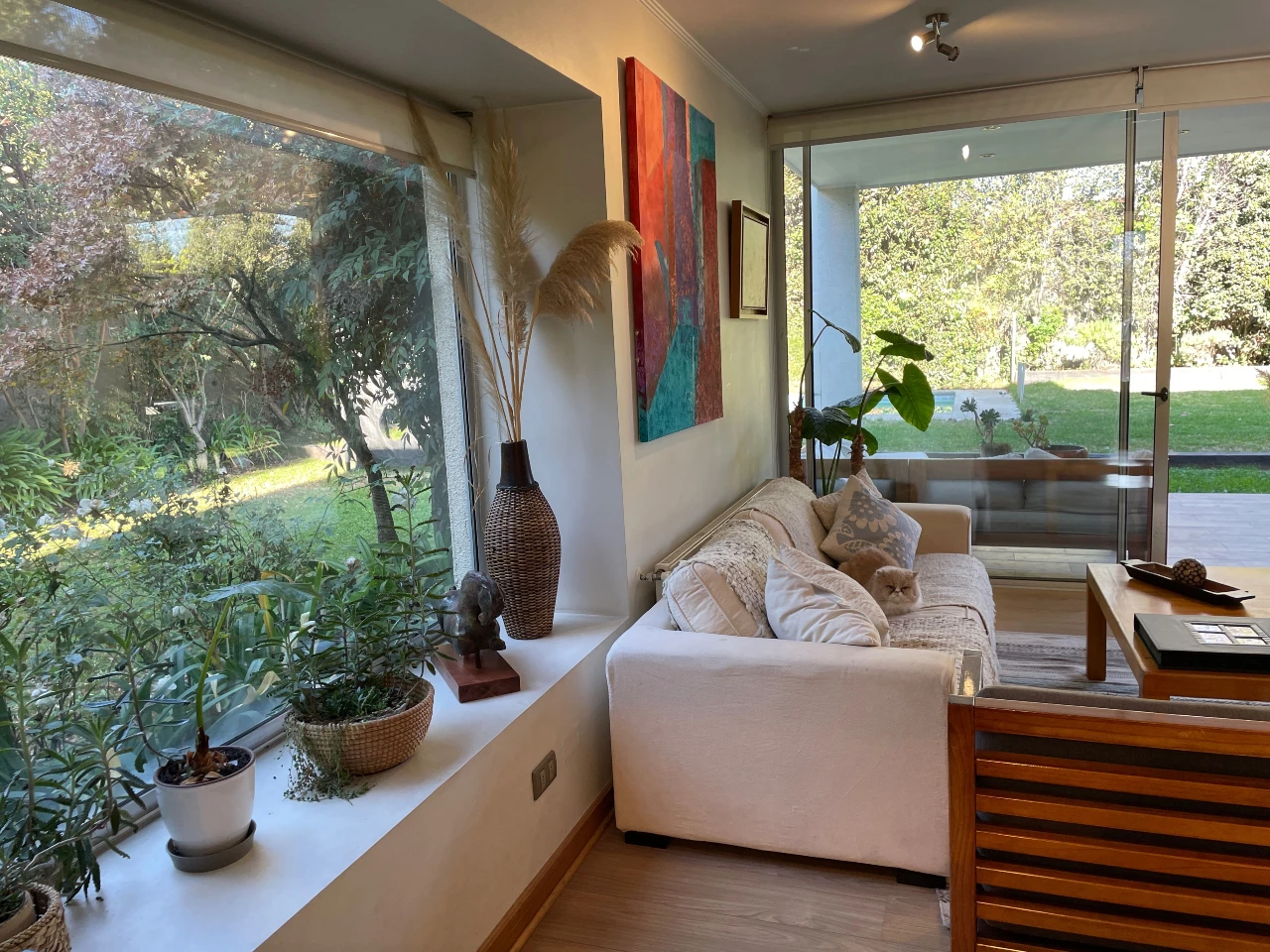 Casa Amplia con Jardín y Piscina