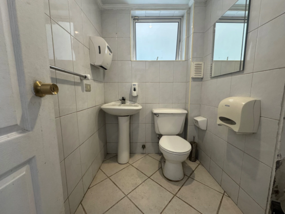 Propiedad Comercial + Casa, Locales y Bodega