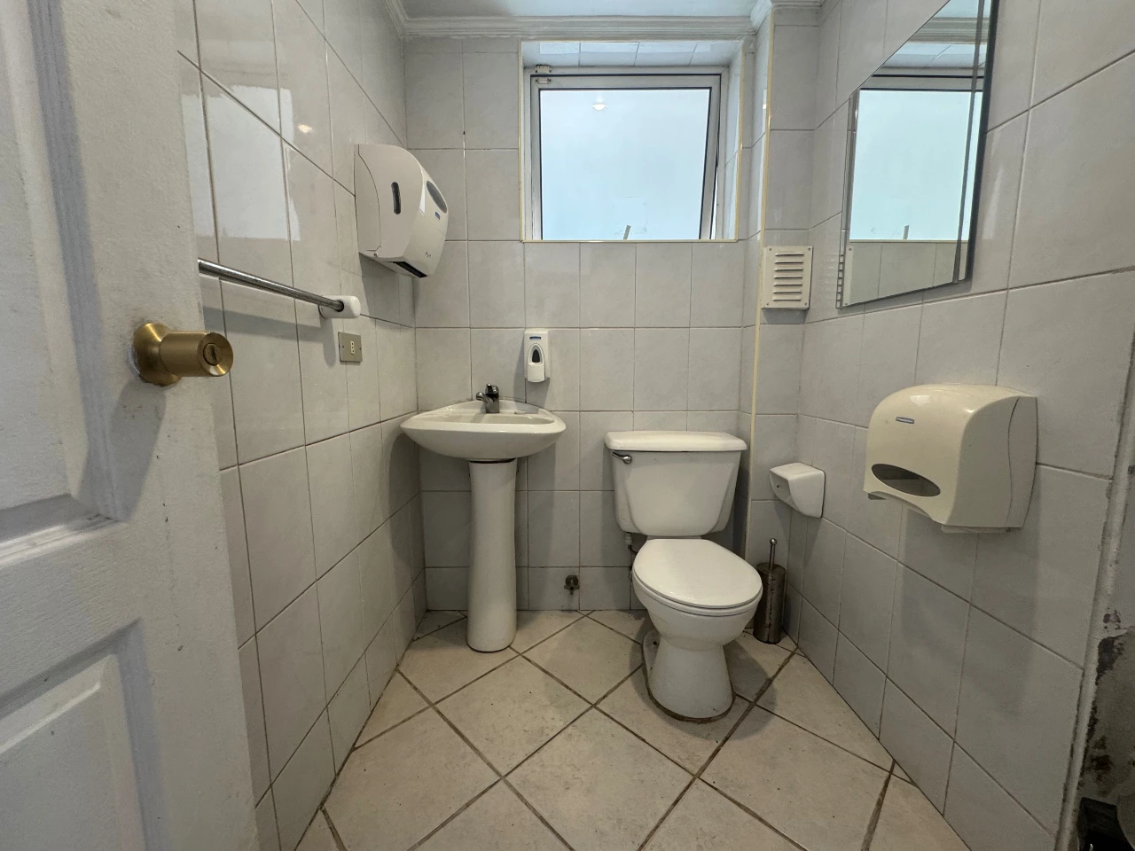 Propiedad Comercial + Casa, Locales y Bodega