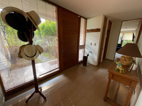 Vende impecable casa 5D 4B PIEDRA ROJA
