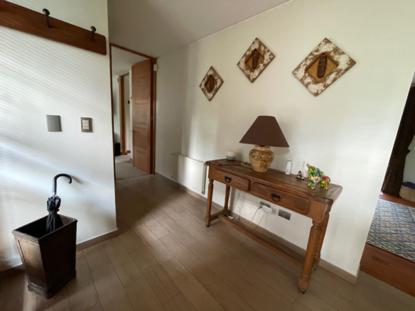 Vende impecable casa 5D 4B PIEDRA ROJA