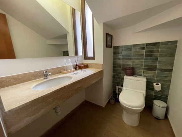 Vende impecable casa 5D 4B PIEDRA ROJA