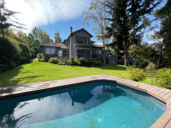 Preciosa Casa en Venta Las Condes
