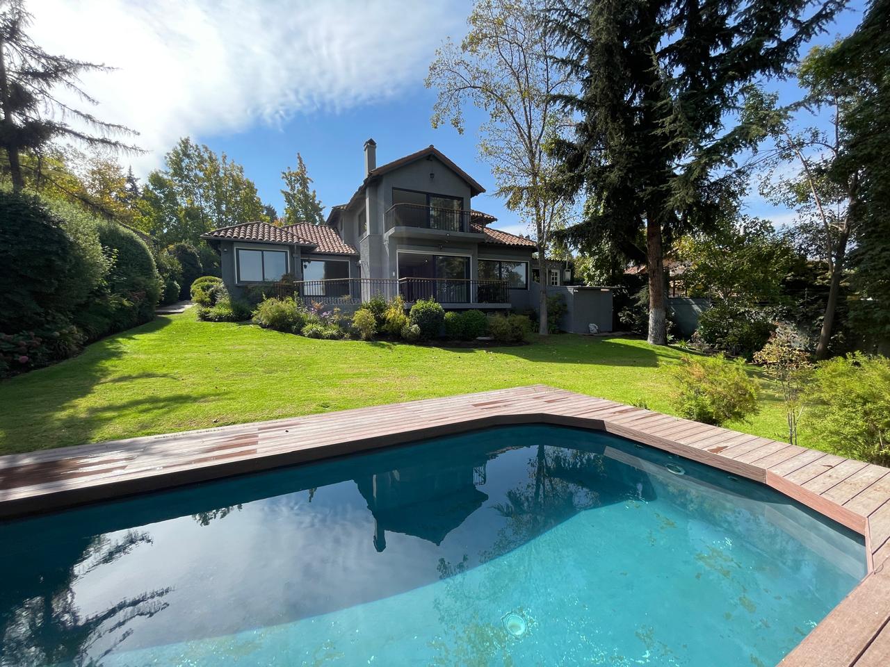 Preciosa Casa en Venta Las Condes