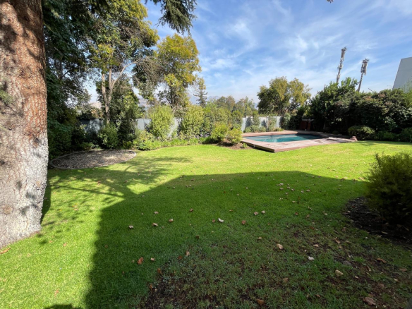 Preciosa Casa en Venta Las Condes