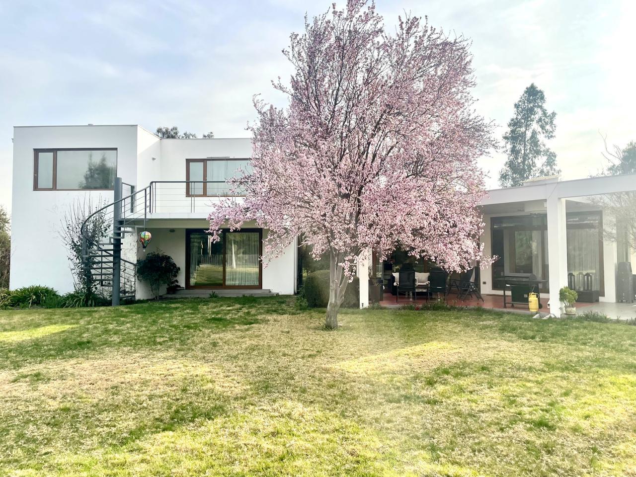 Se Arrienda Hermosa Casa – Chicureo Centro