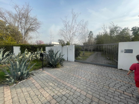 Se Arrienda Linda Casa Condominio Algarrobal – Chicureo.
