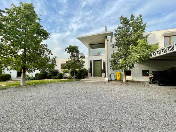Se Arrienda Hermosa Casa – Chicureo Centro