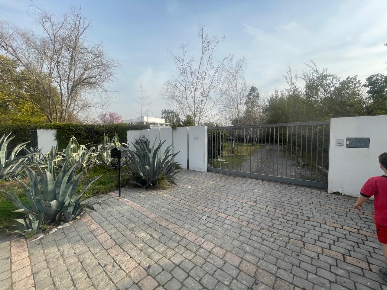 Se Arrienda Linda Casa Condominio Algarrobal – Chicureo.
