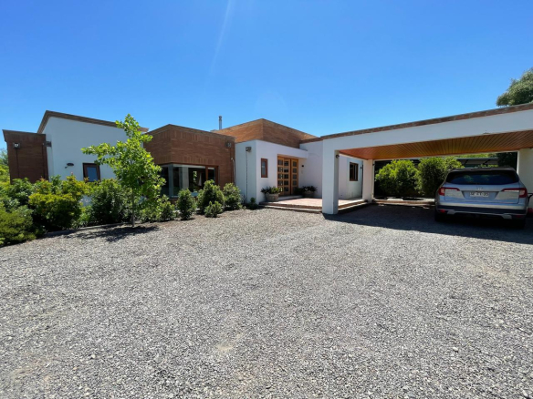 Se Arrienda Linda Casa Condominio Algarrobal – Chicureo.