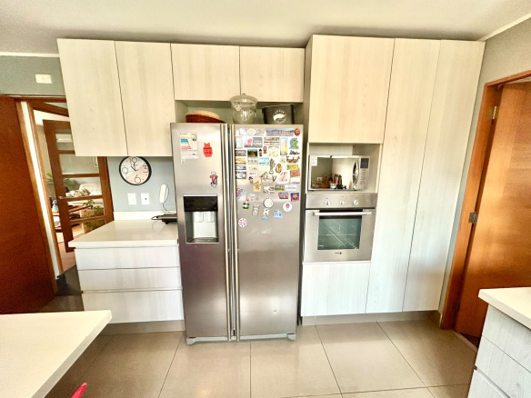 Preciosa Casa a la Venta Colegio Alemán Chicureo