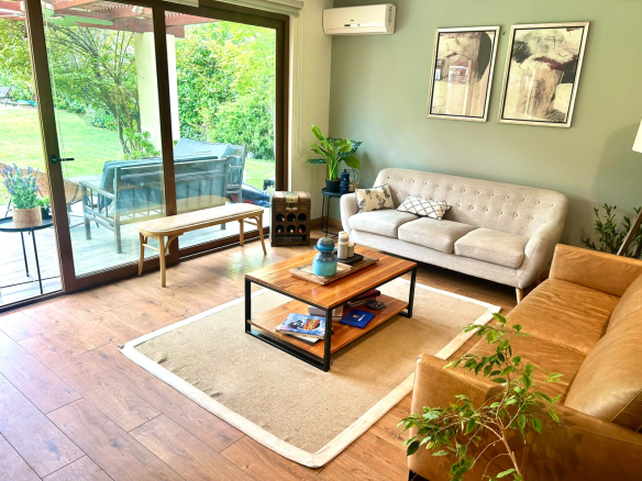 Preciosa Casa a la Venta Colegio Alemán Chicureo
