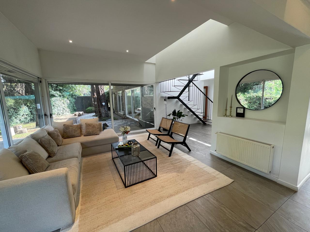 Casa de Arquitecto en Venta en la Dehesa Clínica Alemana.